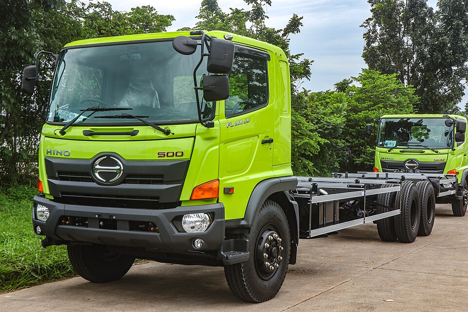 Perbandingan armada truk Hino Ranger untuk kebutuhan angkut barang
