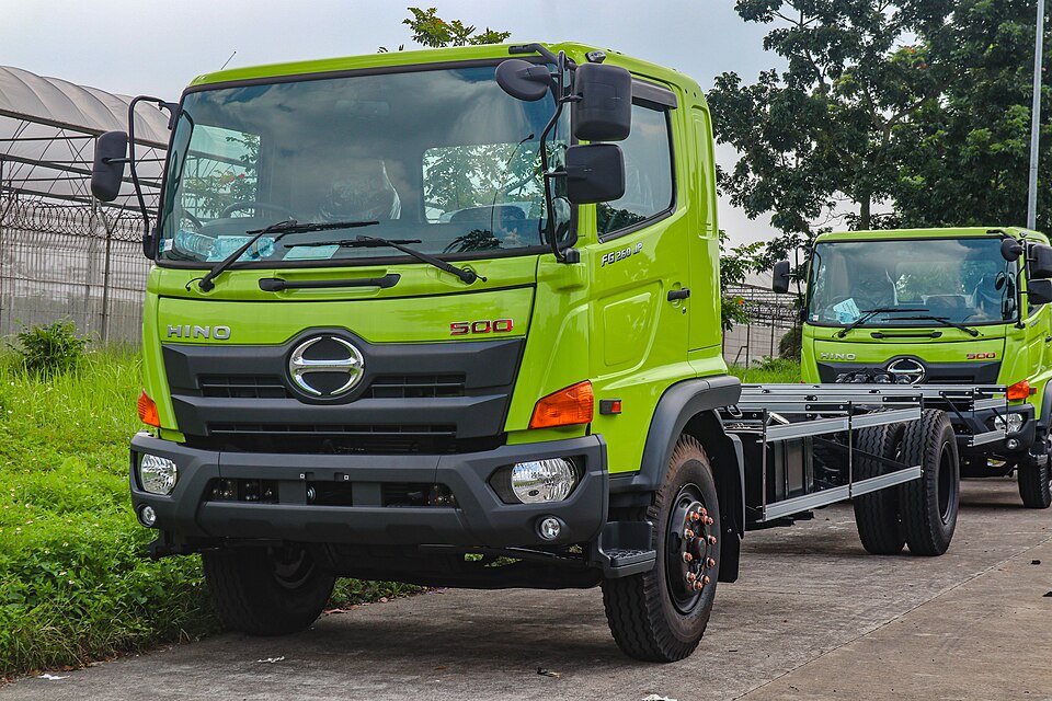 Armada Truk CDD (Hino Ranger) untuk pindahan besar dan distribusi kargo